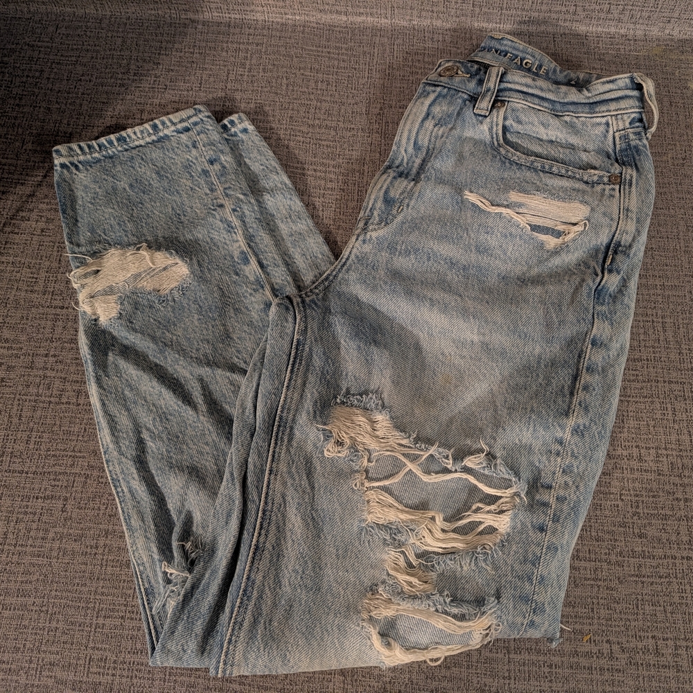 American Eagle Outfitters Light Blue Distressed Relaxed Jeans